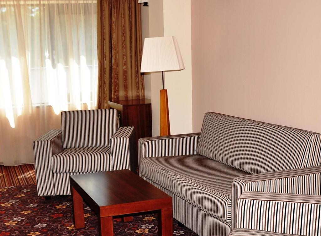 Hotel Phoenix Buziaş Habitación foto